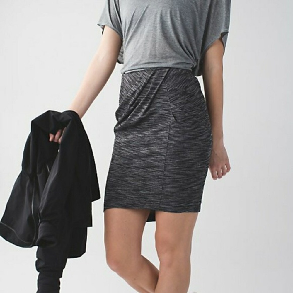 BNWT &Go Where-To Skirt by Lululemon 🖤